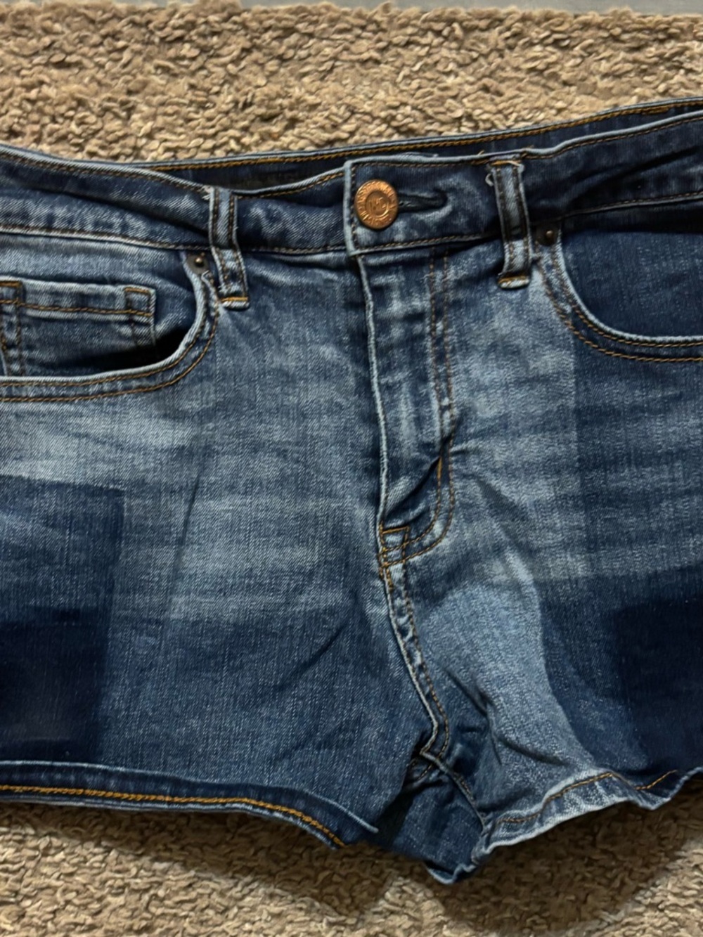 Aeropostale Woman’s 6 High Waisted Midi Wash Denim Shorts Blue Patches Like New